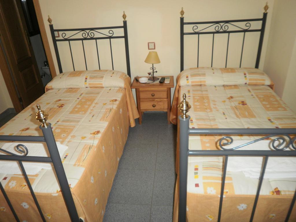 Hostal Miraflor De Las Cadenas Куакос-де-Юсте Экстерьер фото